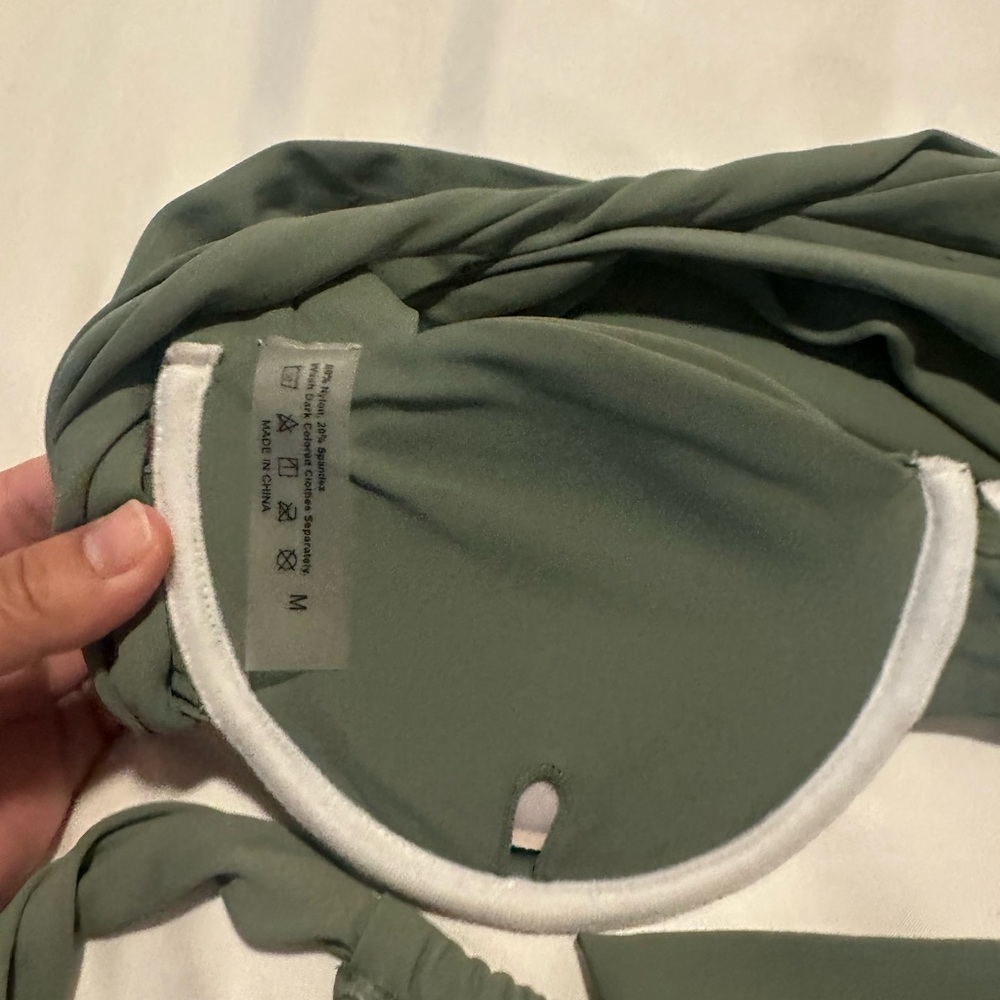 Green Bikini Set 💚 - Picture 2 of 3
